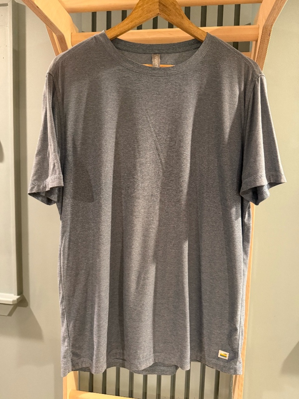 Vuori Men's Strato Tech Tee in Heather Blue M